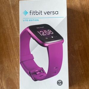 Fitbit versa lite Smartwatch in purple with black band & 3 add’l bands + charger